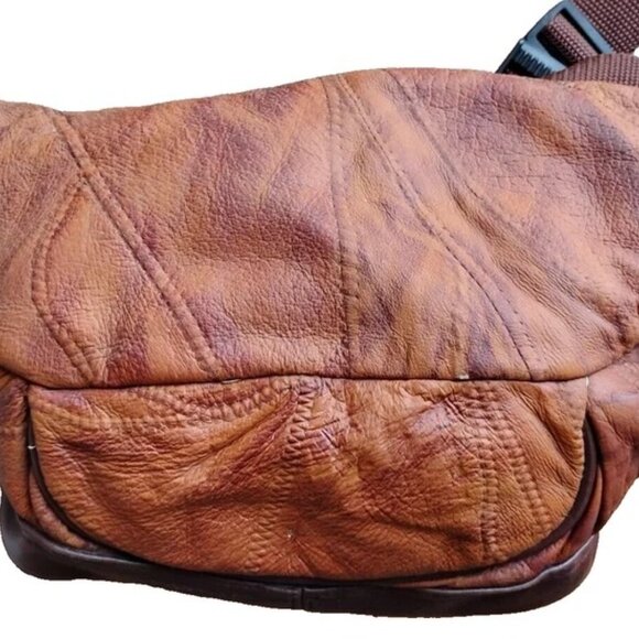 Womens Genuine Leather Fanny pack. Brand new. Adjustable Strap. Several Pockets - Picture 2 of 7
